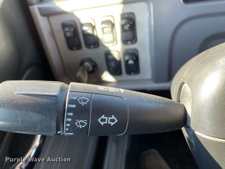 image for item IF9269 2011 Peterbilt 388  semi truck