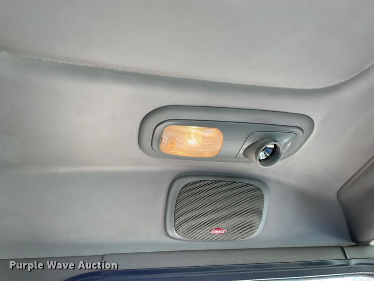 image for item IF9269 2011 Peterbilt 388  semi truck