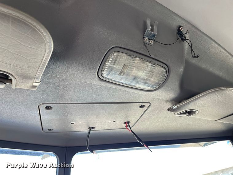 image for item IF9269 2011 Peterbilt 388  semi truck