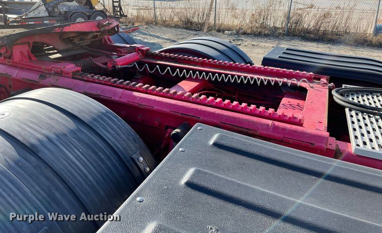 image for item IF9269 2011 Peterbilt 388  semi truck