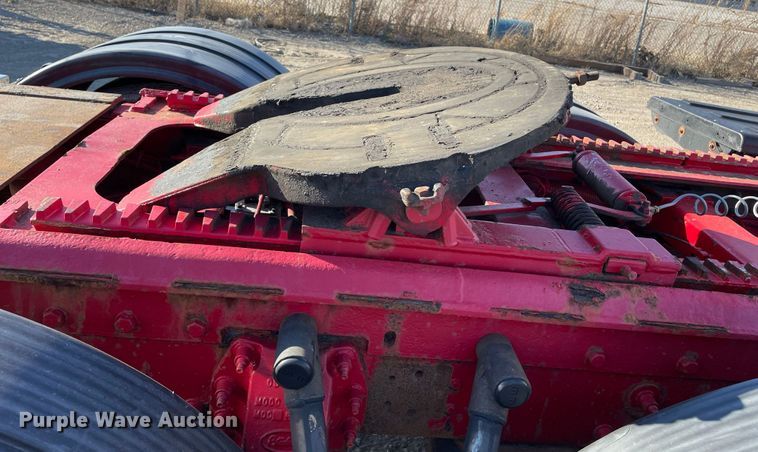 image for item IF9269 2011 Peterbilt 388  semi truck