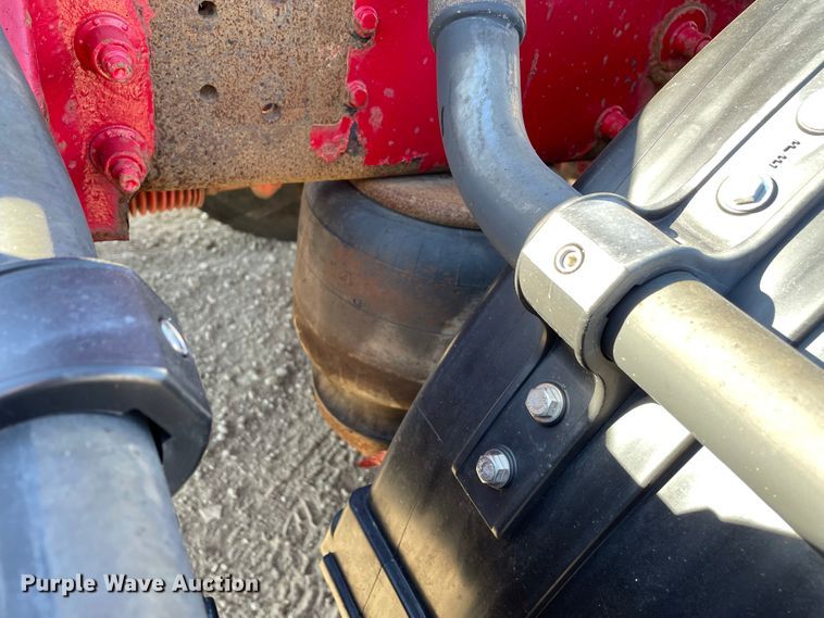 image for item IF9269 2011 Peterbilt 388  semi truck