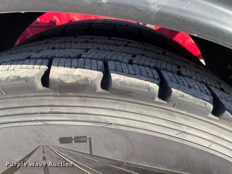 image for item IF9269 2011 Peterbilt 388  semi truck