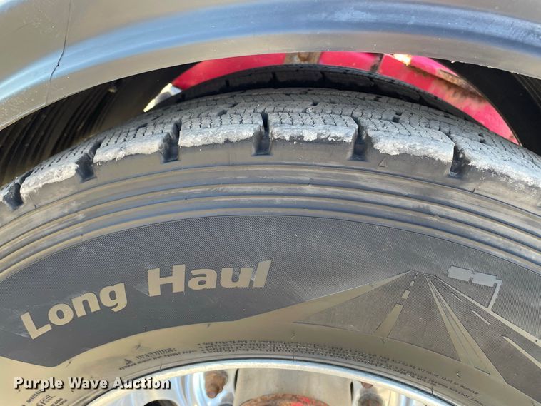 image for item IF9269 2011 Peterbilt 388  semi truck