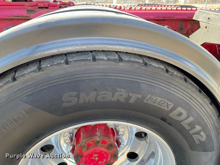 image for item IF9269 2011 Peterbilt 388  semi truck