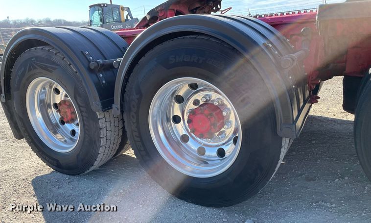 image for item IF9269 2011 Peterbilt 388  semi truck