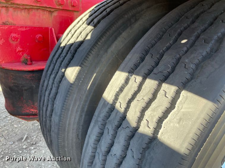 image for item IF9269 2011 Peterbilt 388  semi truck