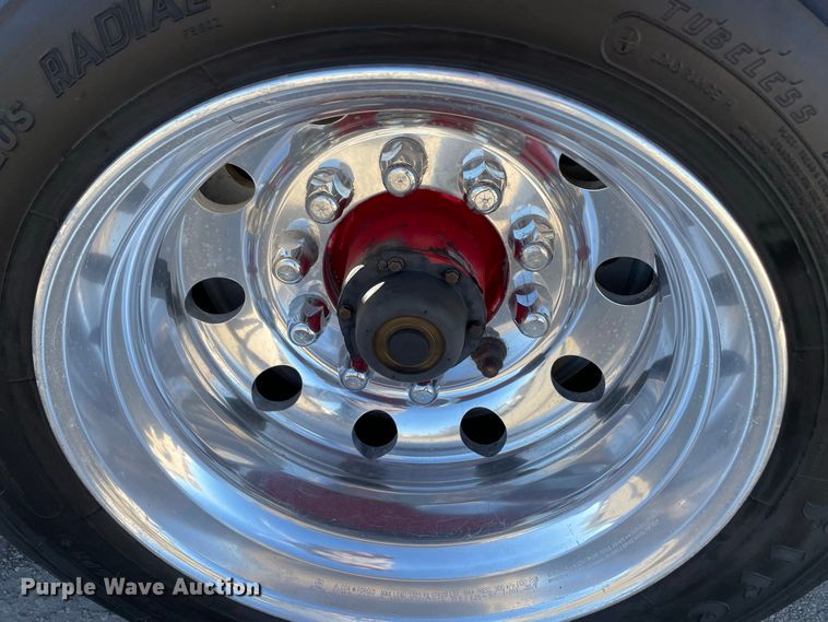 image for item IF9269 2011 Peterbilt 388  semi truck