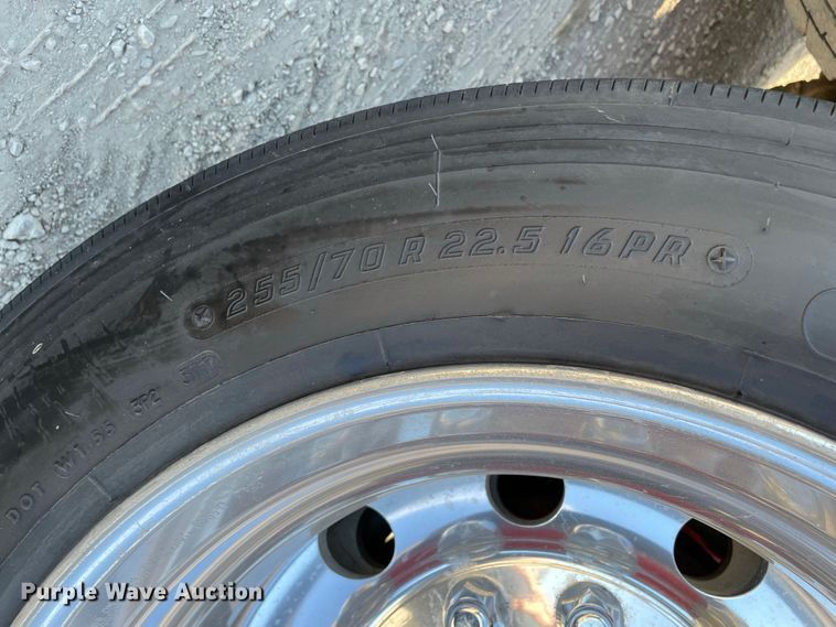 image for item IF9269 2011 Peterbilt 388  semi truck