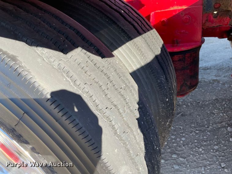 image for item IF9269 2011 Peterbilt 388  semi truck