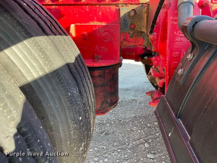 image for item IF9269 2011 Peterbilt 388  semi truck