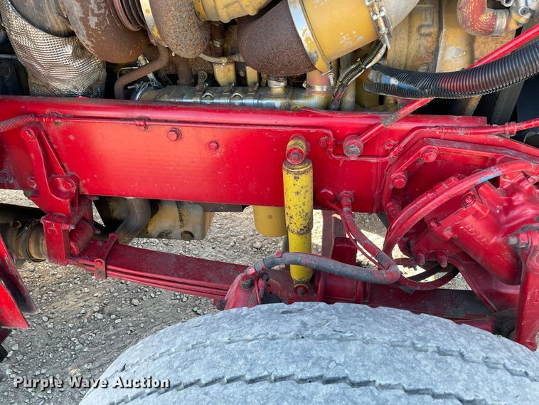 image for item IF9269 2011 Peterbilt 388  semi truck