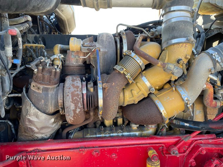 image for item IF9269 2011 Peterbilt 388  semi truck