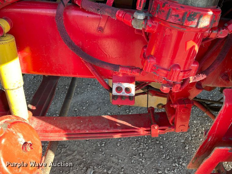 image for item IF9269 2011 Peterbilt 388  semi truck