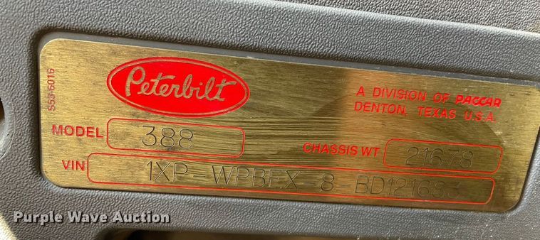image for item IF9269 2011 Peterbilt 388  semi truck
