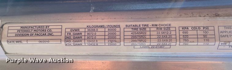 image for item IF9269 2011 Peterbilt 388  semi truck