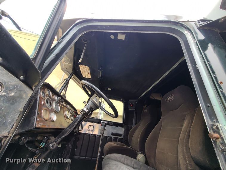 image for item IF9278 1974 Peterbilt 359ST  tow truck