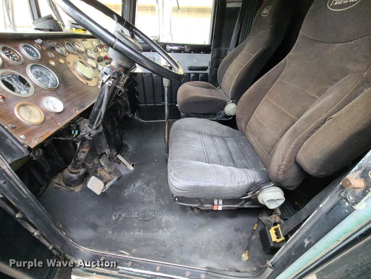 image for item IF9278 1974 Peterbilt 359ST  tow truck