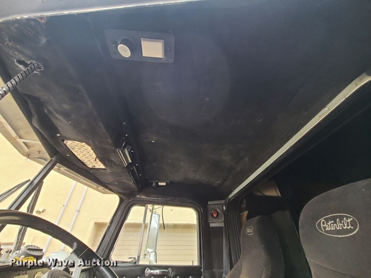 image for item IF9278 1974 Peterbilt 359ST  tow truck