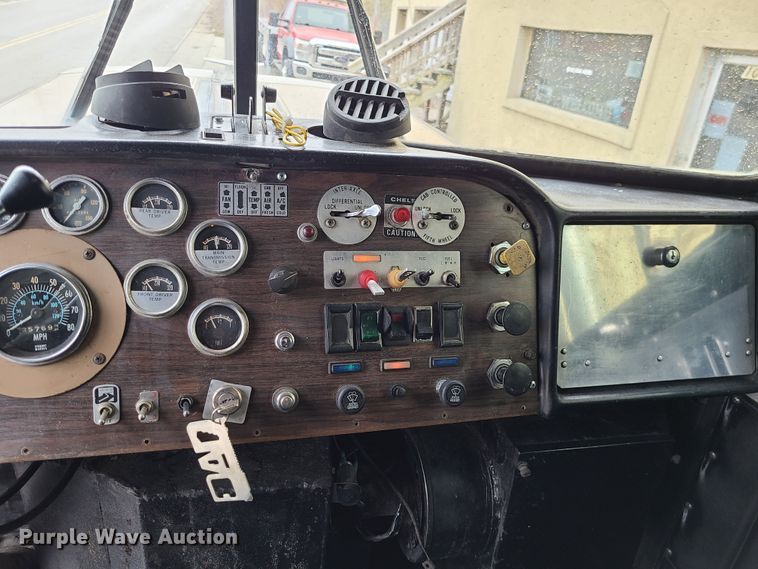 image for item IF9278 1974 Peterbilt 359ST  tow truck