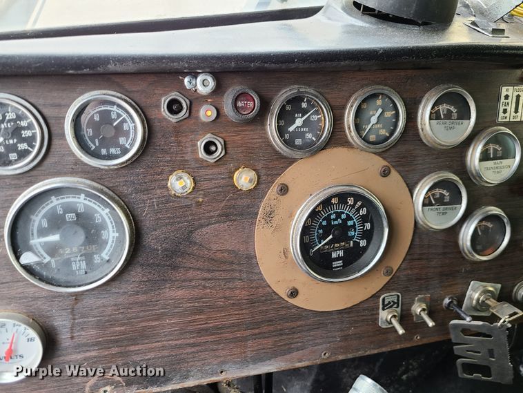 image for item IF9278 1974 Peterbilt 359ST  tow truck