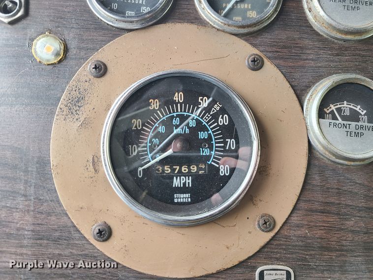 image for item IF9278 1974 Peterbilt 359ST  tow truck