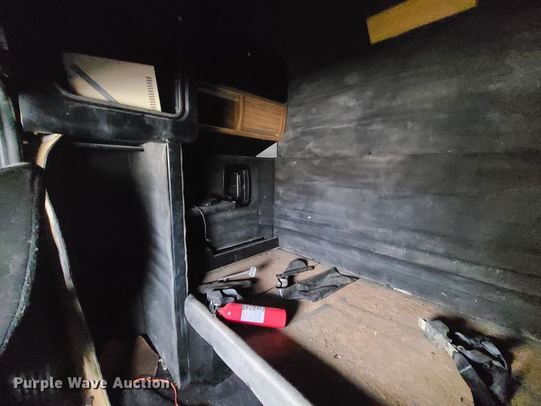 image for item IF9278 1974 Peterbilt 359ST  tow truck