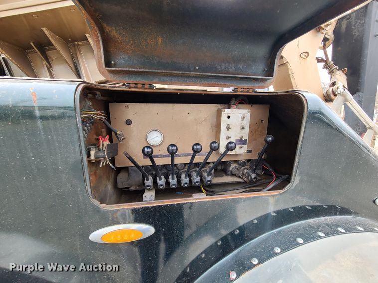 image for item IF9278 1974 Peterbilt 359ST  tow truck