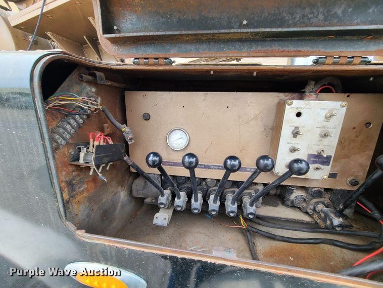 image for item IF9278 1974 Peterbilt 359ST  tow truck