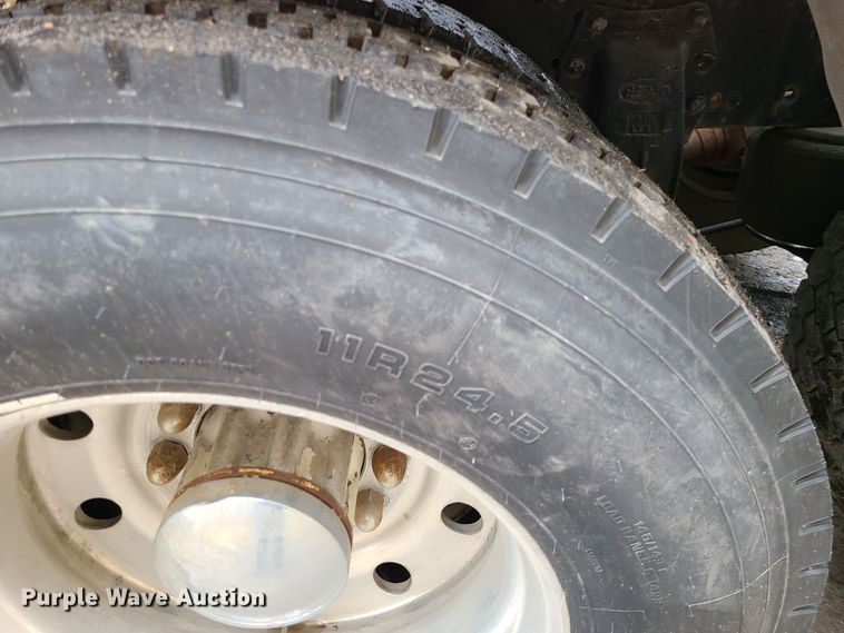 image for item IF9278 1974 Peterbilt 359ST  tow truck