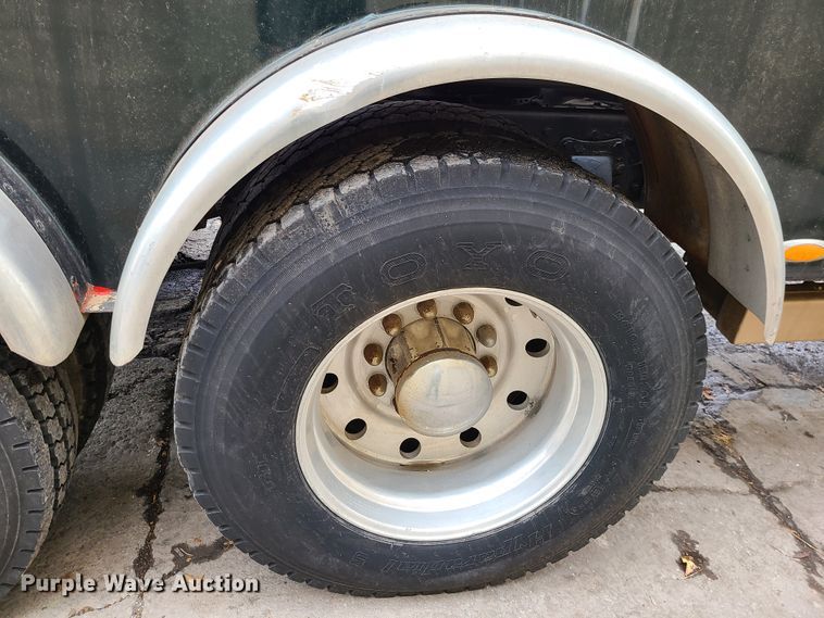 image for item IF9278 1974 Peterbilt 359ST  tow truck