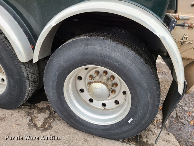 image for item IF9278 1974 Peterbilt 359ST  tow truck