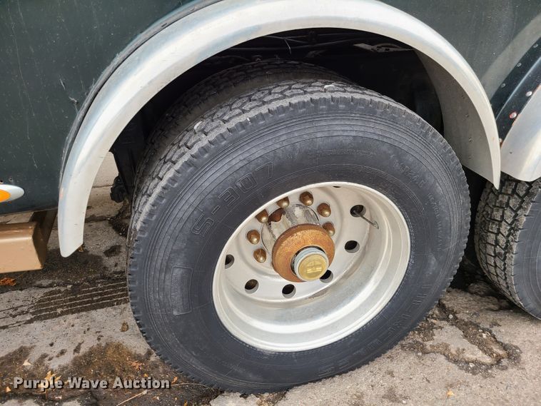 image for item IF9278 1974 Peterbilt 359ST  tow truck