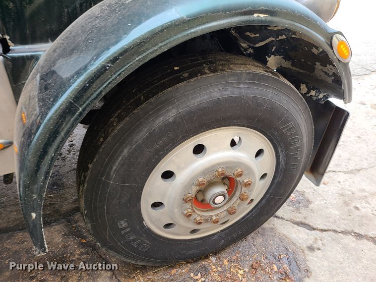 image for item IF9278 1974 Peterbilt 359ST  tow truck