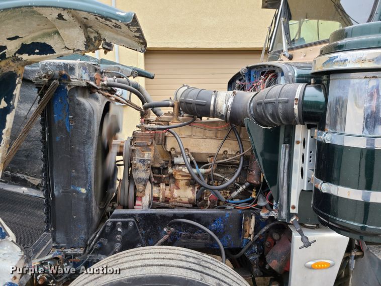 image for item IF9278 1974 Peterbilt 359ST  tow truck