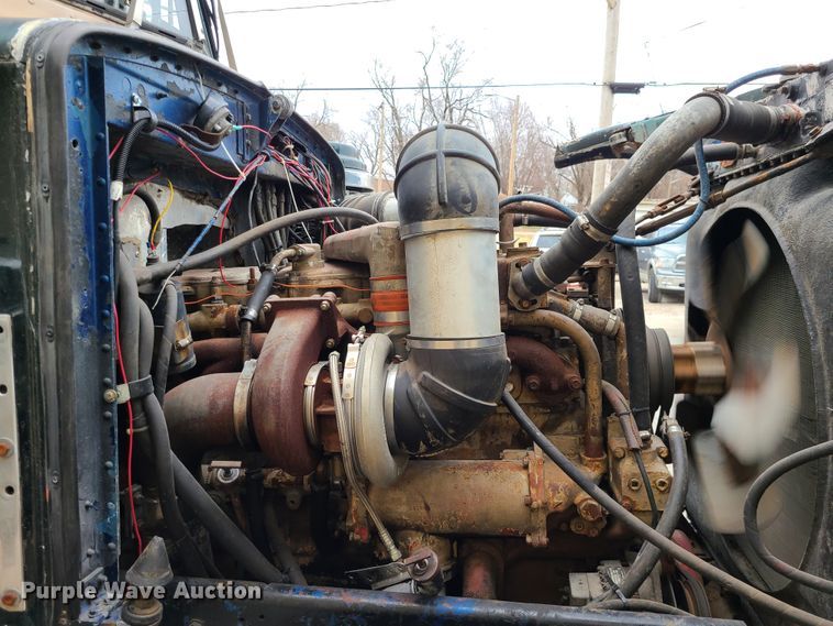 image for item IF9278 1974 Peterbilt 359ST  tow truck