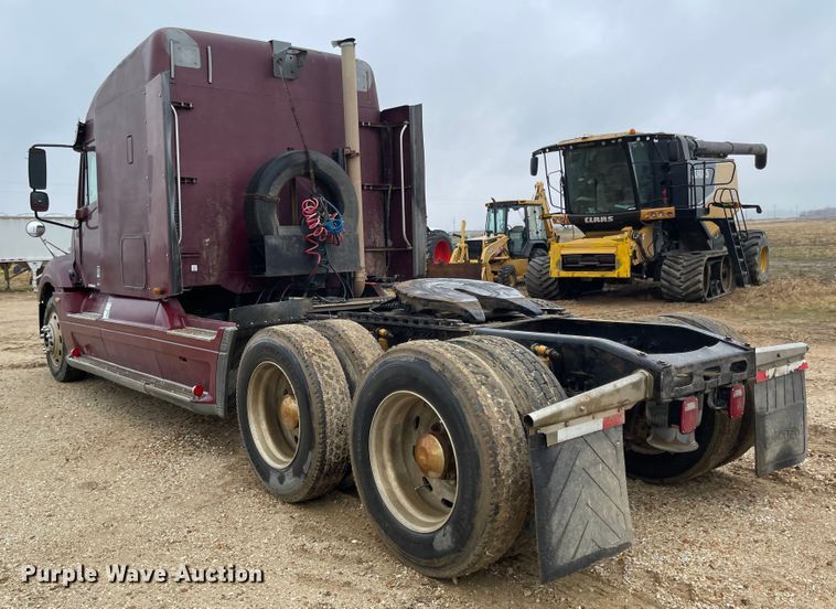 image for item IJ9557 2005 Freightliner Columbia 120  semi truck