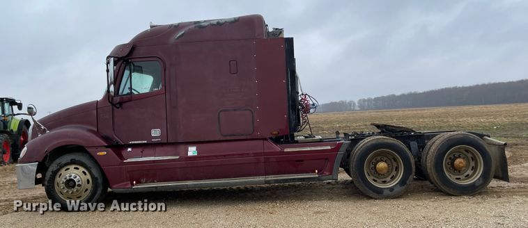 image for item IJ9557 2005 Freightliner Columbia 120  semi truck