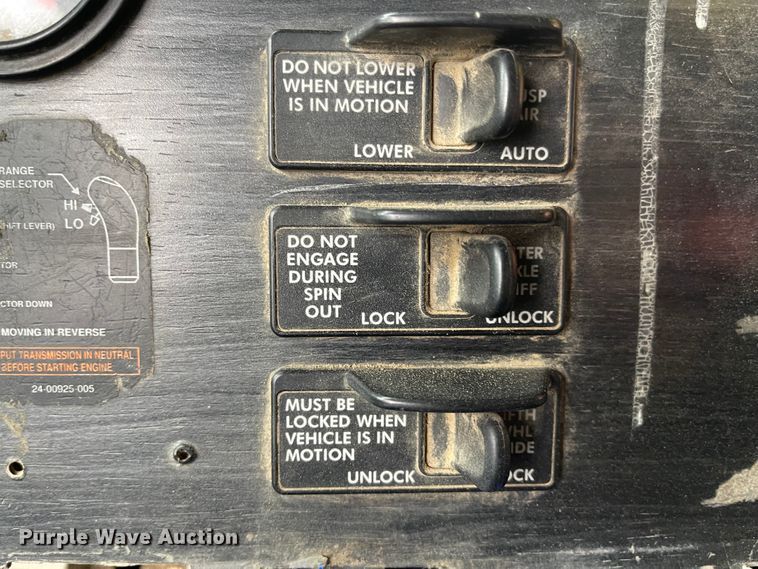 image for item IJ9557 2005 Freightliner Columbia 120  semi truck