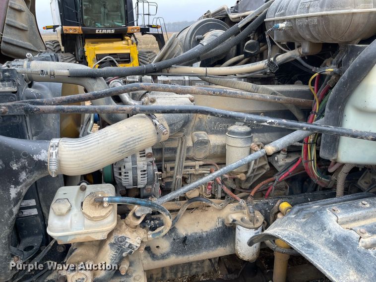 image for item IJ9557 2005 Freightliner Columbia 120  semi truck