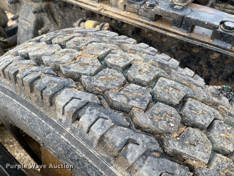 image for item IJ9557 2005 Freightliner Columbia 120  semi truck