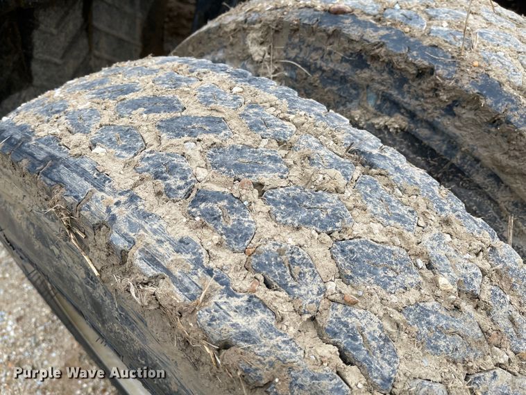 image for item IJ9557 2005 Freightliner Columbia 120  semi truck