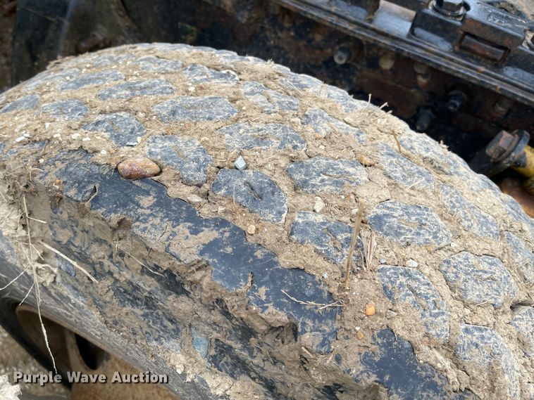 image for item IJ9557 2005 Freightliner Columbia 120  semi truck