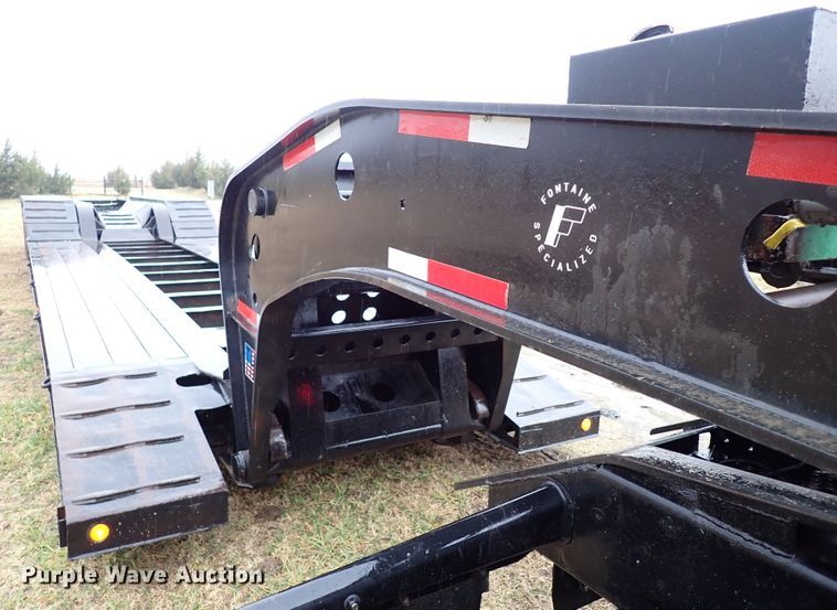 image for item IS9314 1996 Fontaine TA50NGB  lowboy equipment trailer