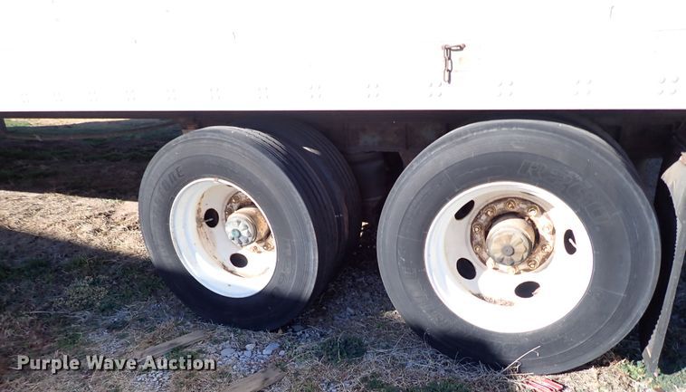 image for item IS9336 1996 Fruehauf FBHLP-91.5-NT2-53  dry van trailer