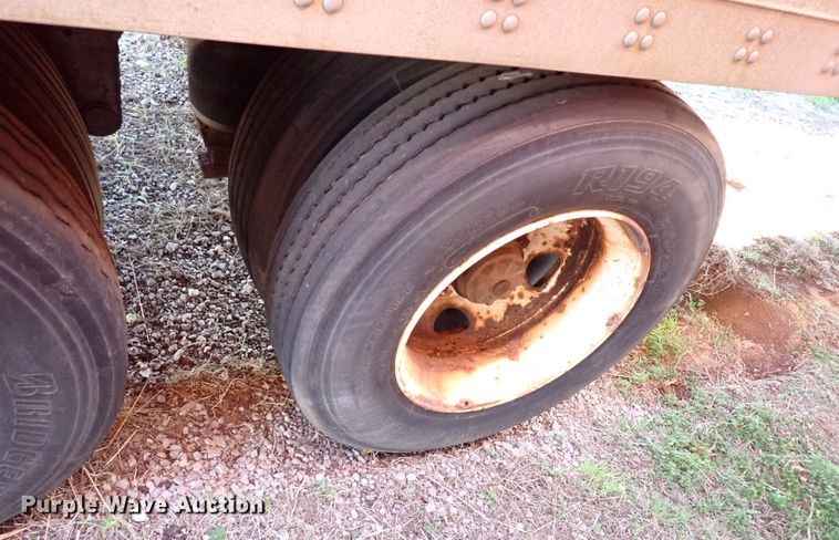 image for item IS9336 1996 Fruehauf FBHLP-91.5-NT2-53  dry van trailer