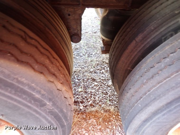 image for item IS9336 1996 Fruehauf FBHLP-91.5-NT2-53  dry van trailer