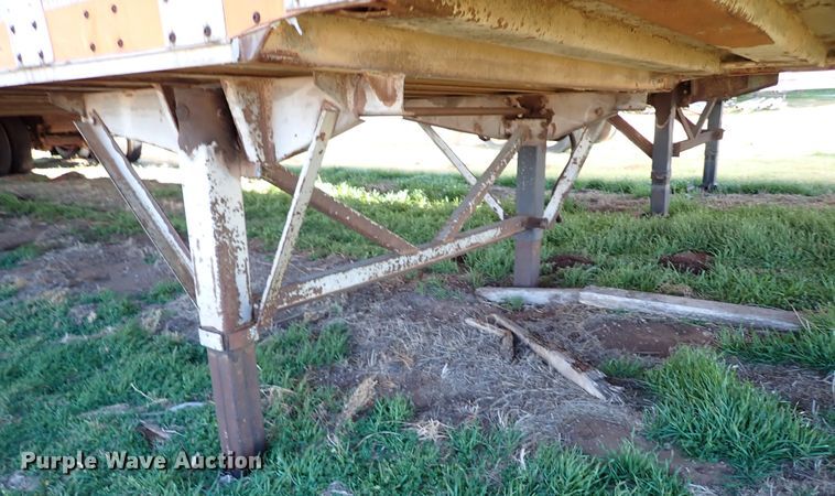 image for item IS9337 1990 Wabash National  dry van trailer