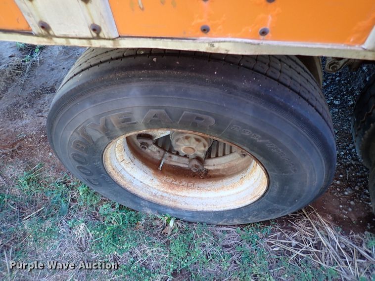 image for item IS9337 1990 Wabash National  dry van trailer