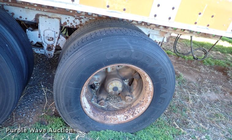 image for item IS9337 1990 Wabash National  dry van trailer